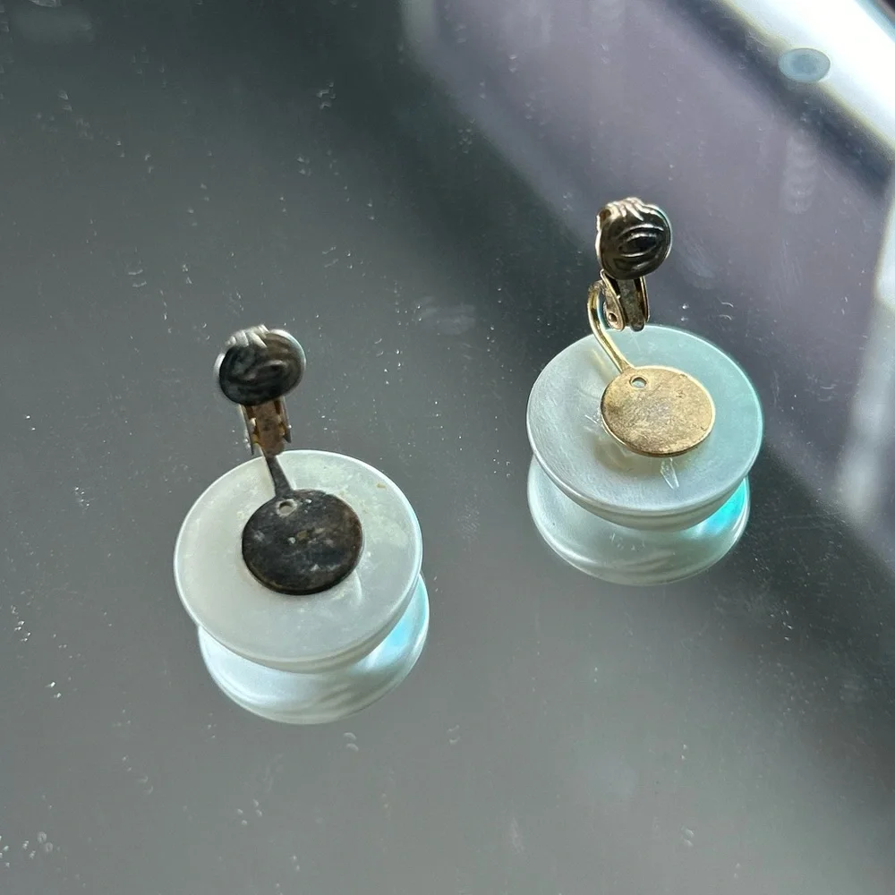 Antique Pearly White Clip-on Earrings - Picture 9 of 10